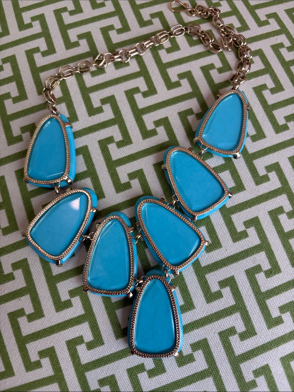 FLASH SALE 🤩Kendra Scott Harlow statement necklace turquoise gold tone. Like new - Picture 8 of 9